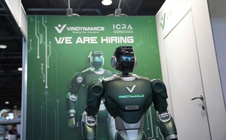 Lần đầu ra mắt robot hình người, công ty của tỉ phú Phạm Nhật Vượng gây chú ý tại 2 sự kiện lớn