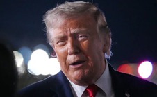 Ông Donald Trump dọa đánh sập cầu và nhà máy điện, Iran sẽ phải "trả giá"