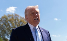 Ông Donald Trump tiết lộ hàng chục tên lửa Tomahawk đồng loạt nã vào Iran