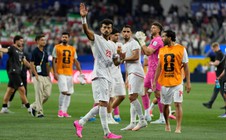"Lão tướng" 36 tuổi tuyển Iran bất ngờ nhận danh hiệu Superior Player of the Match