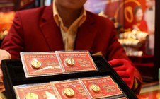Mua 3 lần vẫn lỗ hơn 90 triệu đồng: Cái giá của việc đuổi theo giá vàng
