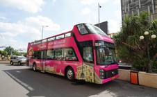 Xe buýt 2 tầng màu hồng sắp lăn bánh ở TP HCM