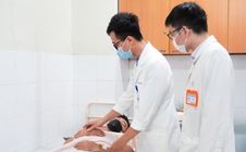 Người đàn ông nhập viện vì biến chứng quai bị sau một tuần tự theo dõi tại nhà