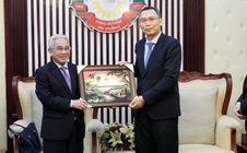 Trường Đại học Cửu Long làm việc với Bộ Công nghệ và Truyền thông Lào
