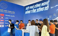 Gian hàng của Sacombank thu hút khách quốc tế tại Lễ hội Tài chính số 2026