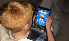 Bé 11 tuổi 'đốt' gần 7.500 USD cho game trên iPad