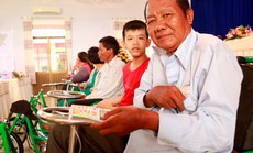 Quỹ Lawrence S. Ting trao tặng 157 chiếc xe lăn, xe lắc cho người khuyết tật Quỹ Lawrence S. Ting trao tặng 157 chiếc xe lăn, xe lắc cho người khuyết tật