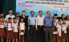 Trao tặng 257 học bổng cho học sinh, sinh viên huyện Nhà Bè Trao tặng 257 học bổng cho học sinh, sinh viên huyện Nhà Bè