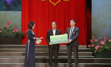 Cảm động hai ông cháu lái đò cứu người thoát dòng lũ dữ