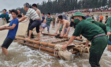 Phát hiện thi thể 2 học sinh chết đuối dạt vào bờ biển