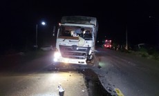 Xe tải lao thẳng vào xe khách, hàng chục người bị thương, la hét trong hoảng loạn