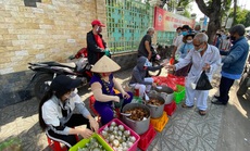 Nét đẹp đời thường (*): Những người nghèo làm từ thiện