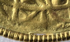 Phát hiện 7 báu vật tế thần bằng vàng nhờ người dò kim loại