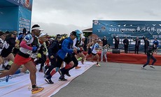 Quan chức Trung Quốc nhảy lầu tự sát sau giải marathon tử thần