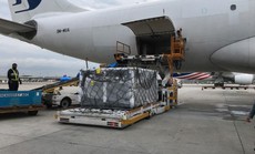 Xoay xở tìm vắc-xin Covid-19 (*): "Đánh" trên mọi mặt trận!