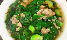 Canh cua rau đay ăn giữa ngày hè