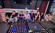 Nhóm thanh niên làm chuyện phạm pháp trong phòng VIP quán karaoke