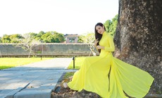Hoa hậu Lương Kỳ Duyên diện áo dài dịu dàng trong Đại nội Huế