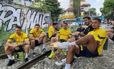 Cầu thủ Dortmund ngồi "cà phê đường tàu": "Các cầu thủ đã tự ý lấy bàn, ghế ra ngồi"