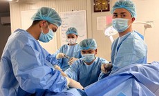 Bệnh viện dã chiến "mũ nồi xanh" phẫu thuật cho bệnh nhân rò hậu môn phức tạp