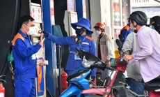 Xăng tăng giá, vượt mốc 22.000 đồng/lít