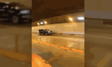 Clip ôtô biển số đỏ tranh làn xe máy trong hầm Thủ Thiêm: Tranh cãi nảy lửa