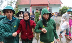 VIDEO: Quảng Nam di dời người dân tránh bão Noru, đảo Lý Sơn mưa lớn