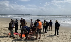 Phát hiện 2 thi thể nghi là người nước ngoài trôi dạt vào bờ biển Quảng Ngãi