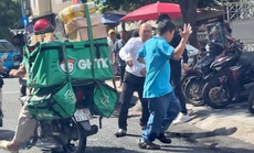 Tài xế taxi công nghệ cầm dao tấn công 3 khách ở TP HCM