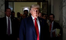 Đang phải ra tòa, cựu Tổng thống Trump chịu thêm tổn thất