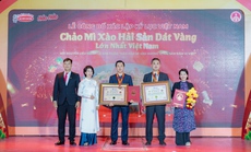 Hảo Hảo xác lập kỷ lục “Chảo mì xào hải sản dát vàng lớn nhất Việt Nam”