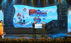 Trao tặng 20.000 lá cờ Tổ quốc tại Chương trình "Trái tim biển đảo"