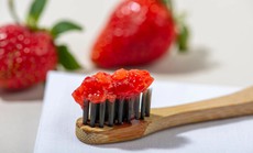 5 kiểu làm trắng răng tại nhà phổ biến: Chuyên gia tiết lộ sự thật