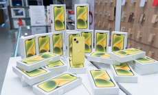 iPhone 14 màu vàng vừa lên kệ giá đã bất ngờ