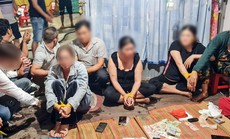 Phá sới bạc trong căn nhà “quyết tâm xây dựng gia đình văn hóa”