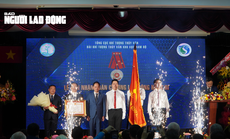30 năm "bắt bệnh ông trời và thức cùng dòng sông"