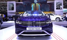 Xe ngoại đua giảm giá hàng trăm triệu đồng