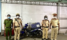 Nam thanh niên "bỏ của chạy lấy người" khi gặp CSGT