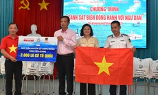 Trao 4.000 lá cờ Tổ quốc cho ngư dân Tiền Giang