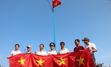 1.000 lá cờ Tổ quốc, 270 suất quà đến với bà con huyện đảo Lý Sơn