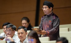 Đại biểu Nguyễn Văn Cảnh đề nghị được mặc áo dài ngũ thân khi họp Quốc hội, chào cờ