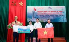 Trao 10.000 lá cờ Tổ quốc và 250 triệu đồng học bổng, quỹ khuyến học tại Nghệ An
