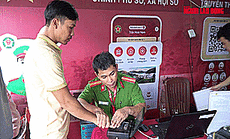 Công an Quảng Nam vào TP HCM làm căn cước công dân cho người Quảng xa quê