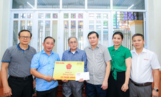"Mai Vàng tri ân" tặng quà nhà văn Hà Thị Cẩm Anh, nhạc sĩ Đồng Tâm