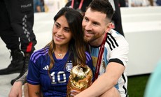 Vợ con muốn Messi trở lại Barcelona