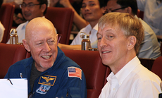 Cựu phi hành gia NASA giao lưu với hơn 1.100 học sinh, sinh viên