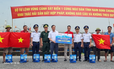 Trao tặng ngư dân Hải Hậu 1.000 lá cờ Tổ quốc