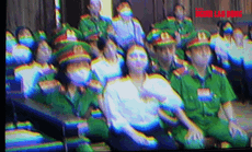 VIDEO: Những hình ảnh đầu tiên của bị cáo Nguyễn Phương Hằng tại toà