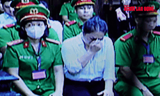 VIDEO: Bị cáo Nguyễn Phương Hằng bật khóc và xin lỗi tại tòa