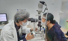 Báo Người Lao Động tư vấn trực tuyến phòng và trị đau mắt đỏ, sốt xuất huyết